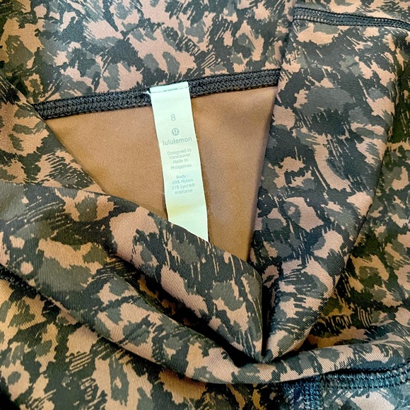 NWOT - WUNDER UNDER HIGH-RISE Wild Thing Camo - Picture 4 of 4